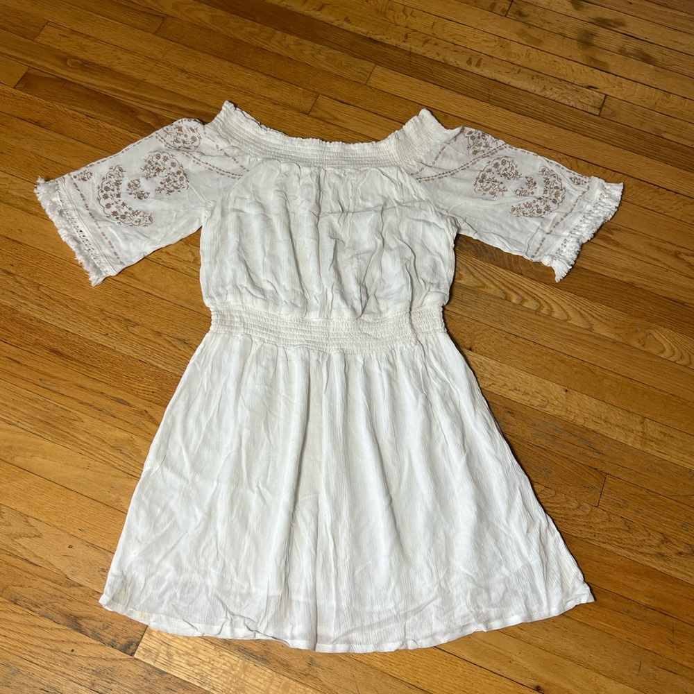 Xhilaration Cream Off/on Shoulder Dress